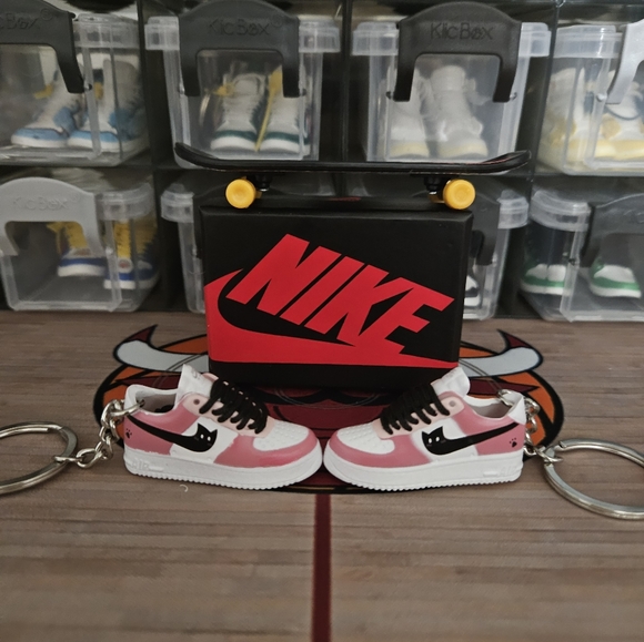 Nike Air Force 1 pair of mini sneakers keychain. - Picture 5 of 8
